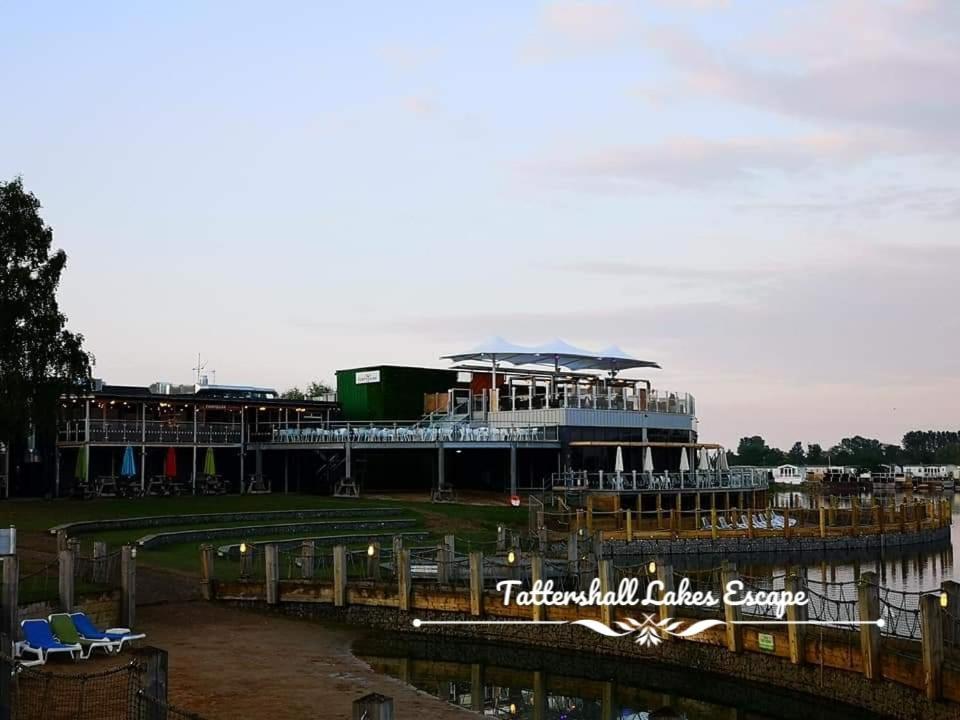 Meridian Tattershall Lakes Escape - Lakeside Lodge Caravan With A Fishing Peg Luxury Hot Tub Luaran gambar