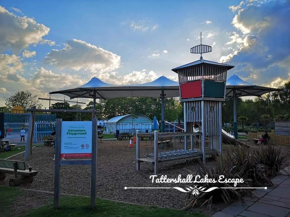 Meridian Tattershall Lakes Escape - Lakeside Lodge Caravan With A Fishing Peg Luxury Hot Tub Luaran gambar