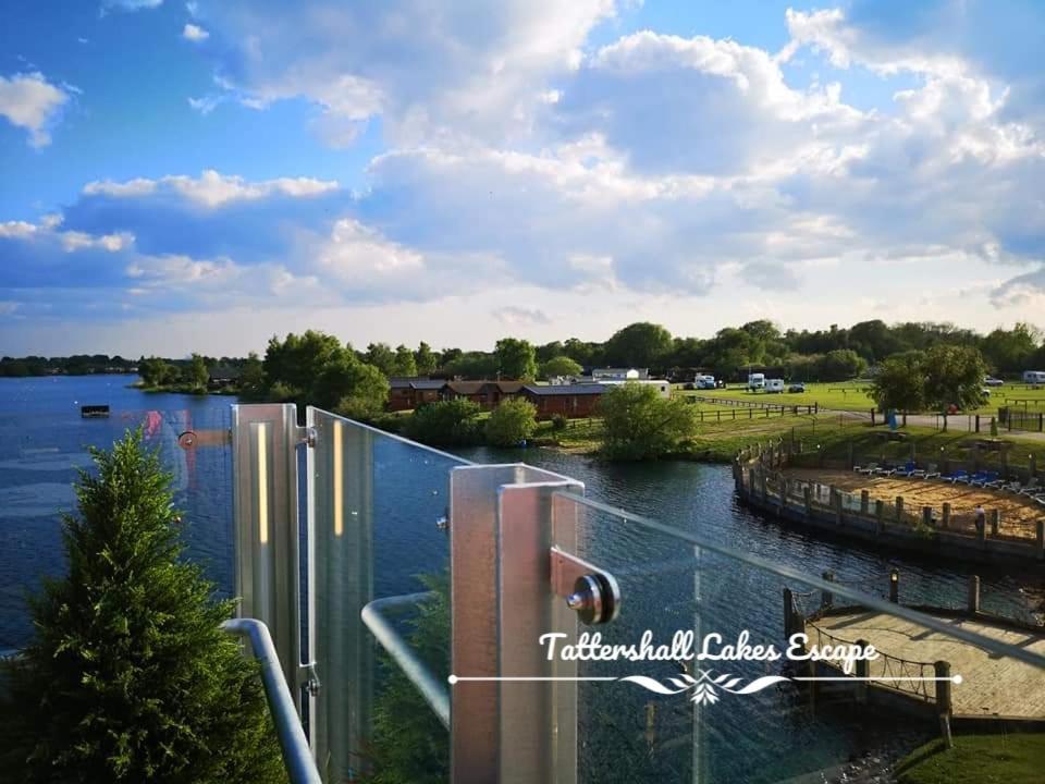 Meridian Tattershall Lakes Escape - Lakeside Lodge Caravan With A Fishing Peg Luxury Hot Tub Luaran gambar