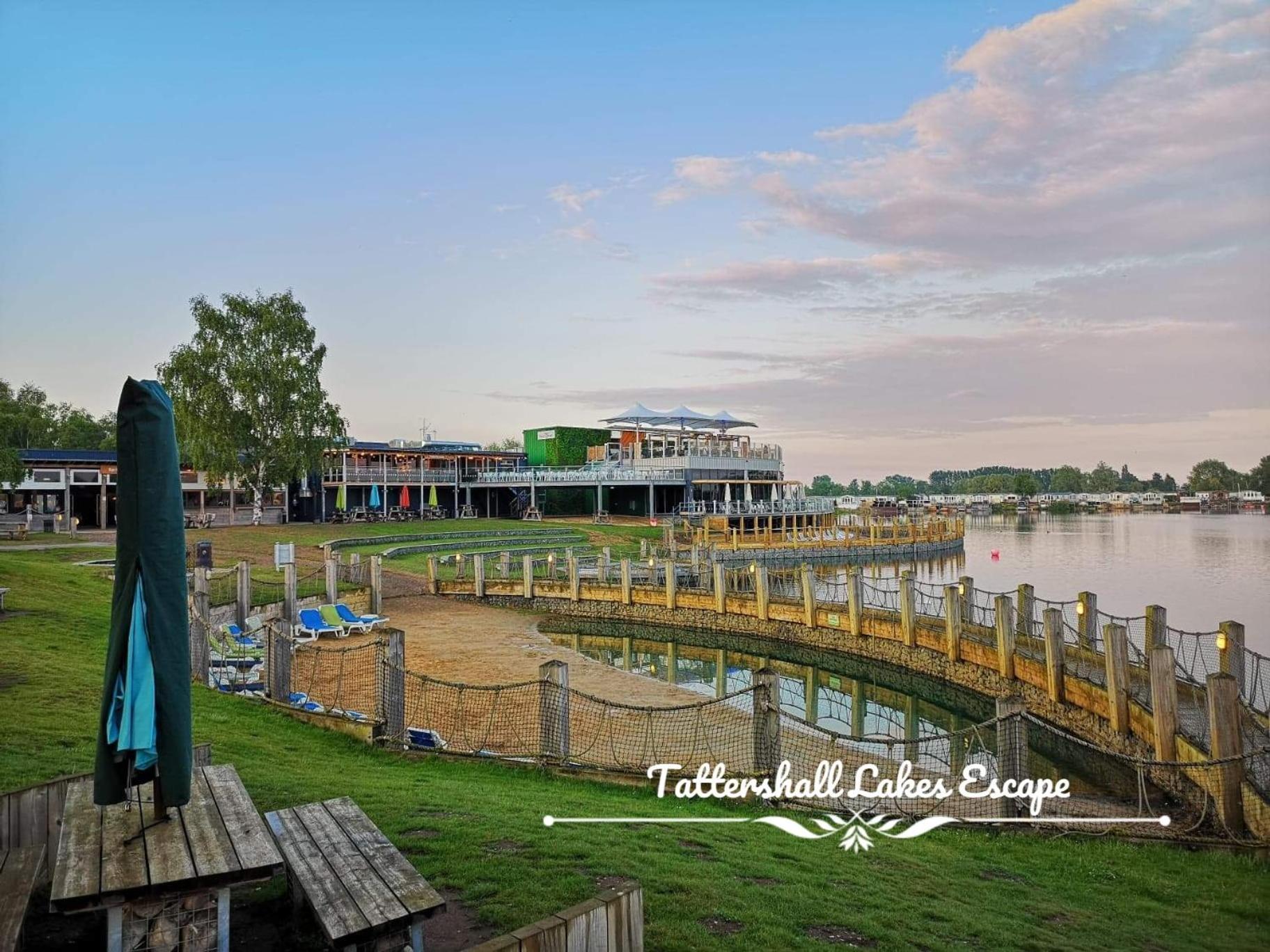 Meridian Tattershall Lakes Escape - Lakeside Lodge Caravan With A Fishing Peg Luxury Hot Tub Luaran gambar