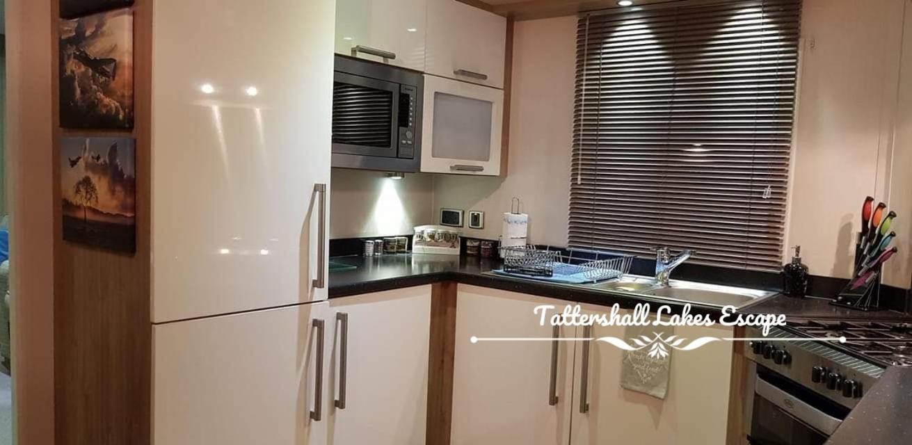 Meridian Tattershall Lakes Escape - Lakeside Lodge Caravan With A Fishing Peg Luxury Hot Tub Luaran gambar