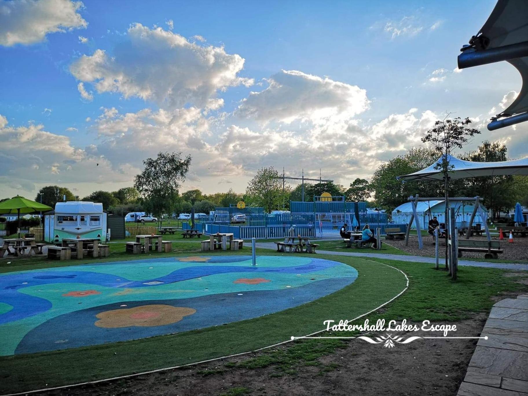 Meridian Tattershall Lakes Escape - Lakeside Lodge Caravan With A Fishing Peg Luxury Hot Tub Luaran gambar