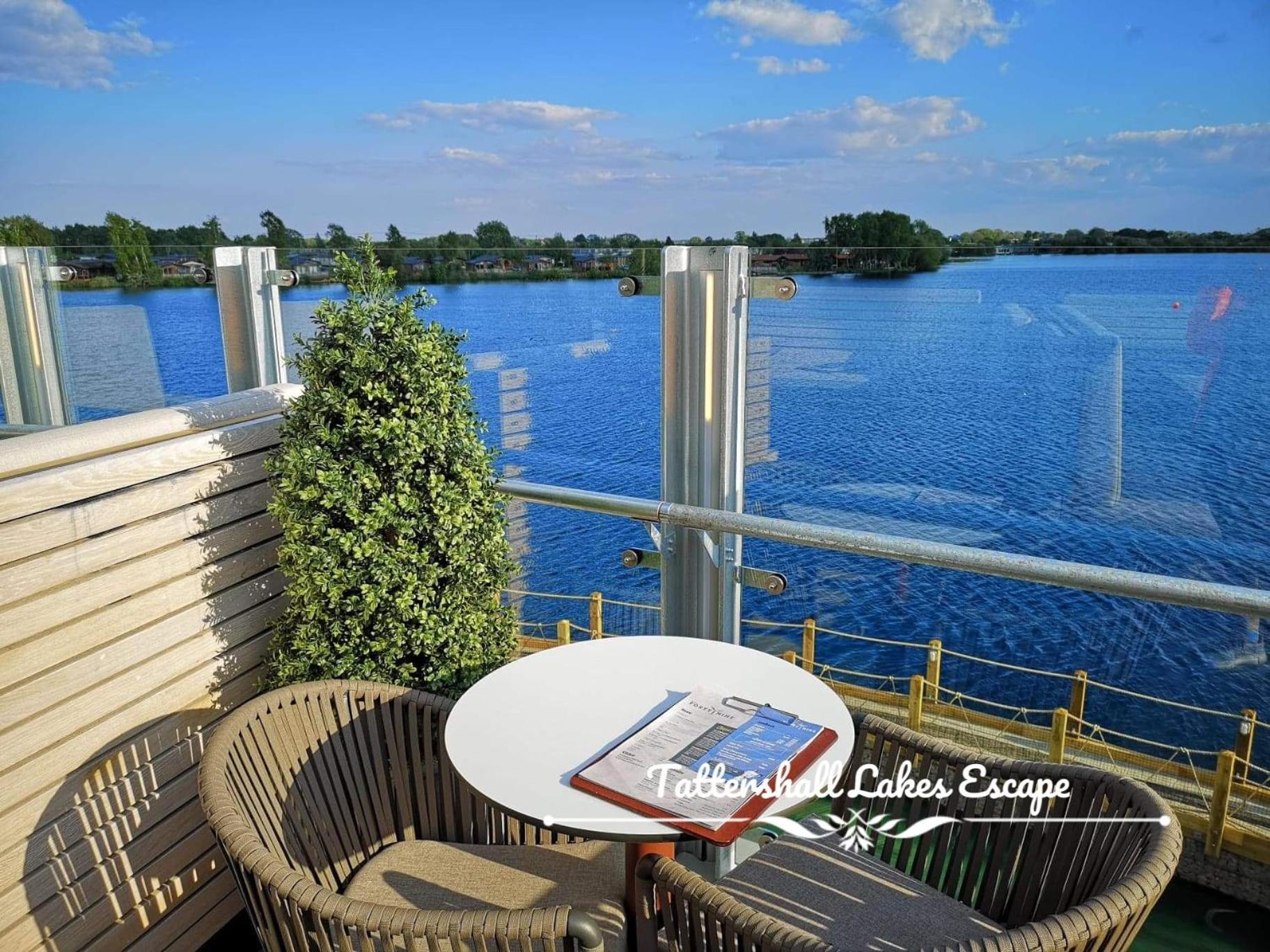 Meridian Tattershall Lakes Escape - Lakeside Lodge Caravan With A Fishing Peg Luxury Hot Tub Luaran gambar