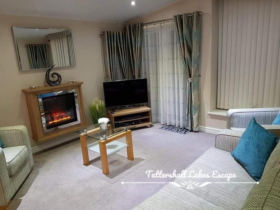Meridian Tattershall Lakes Escape - Lakeside Lodge Caravan With A Fishing Peg Luxury Hot Tub Luaran gambar