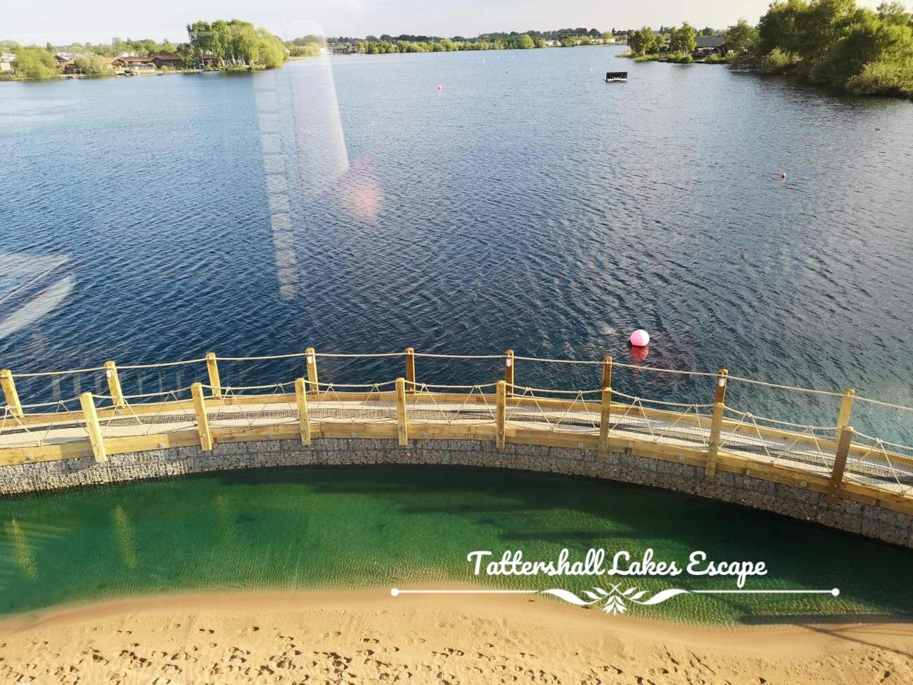 Meridian Tattershall Lakes Escape - Lakeside Lodge Caravan With A Fishing Peg Luxury Hot Tub Luaran gambar