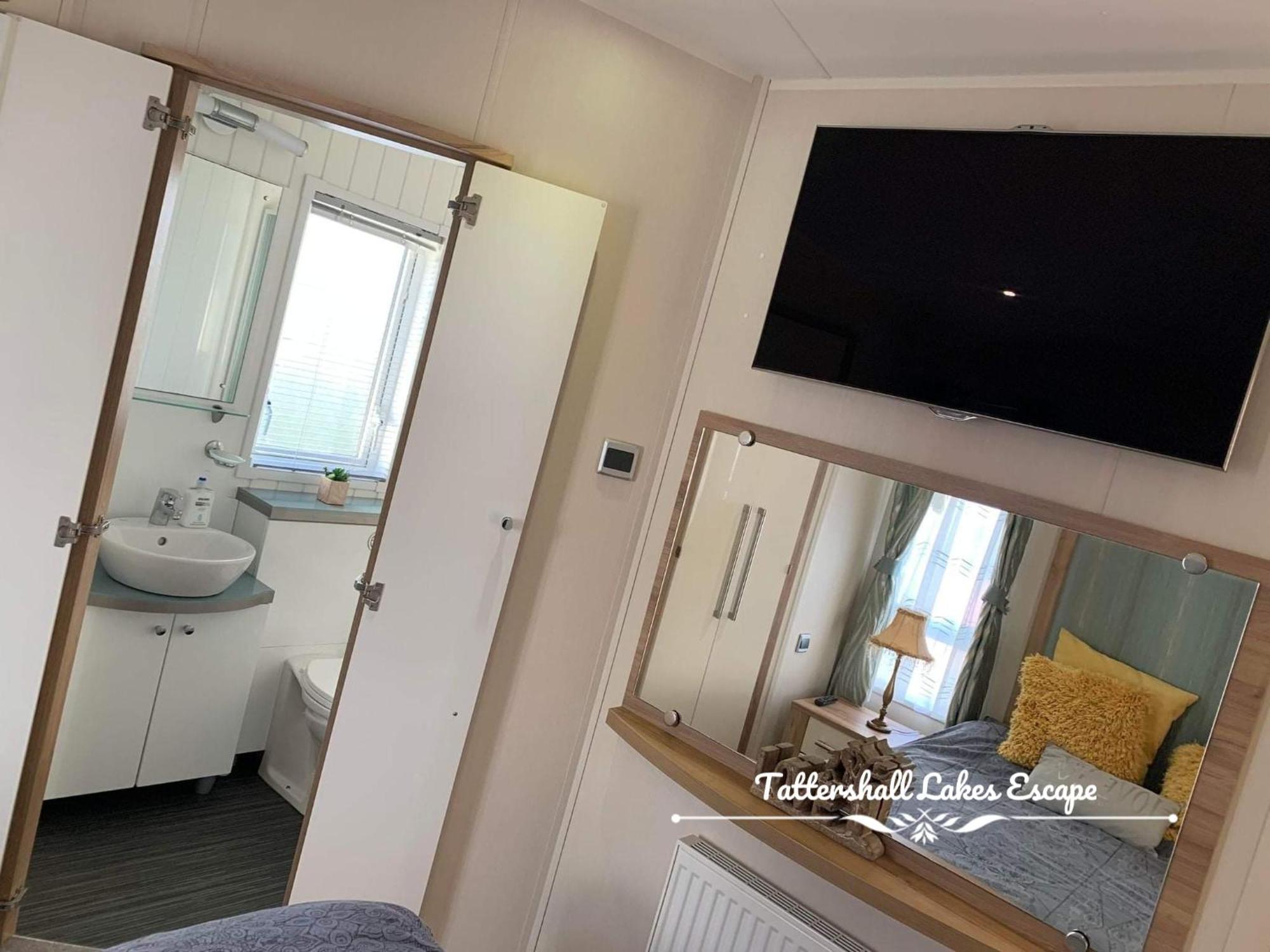 Meridian Tattershall Lakes Escape - Lakeside Lodge Caravan With A Fishing Peg Luxury Hot Tub Luaran gambar