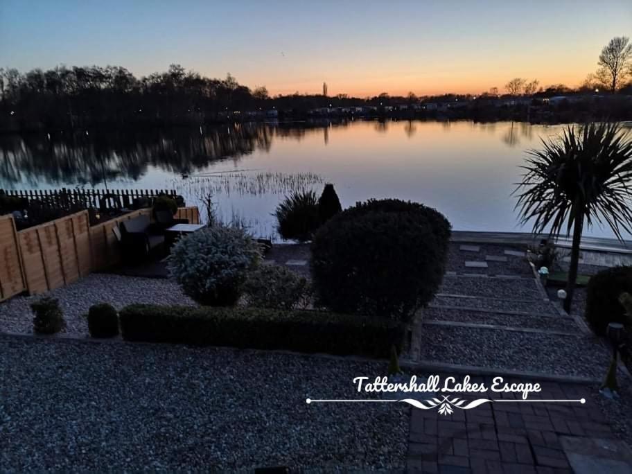 Meridian Tattershall Lakes Escape - Lakeside Lodge Caravan With A Fishing Peg Luxury Hot Tub Luaran gambar