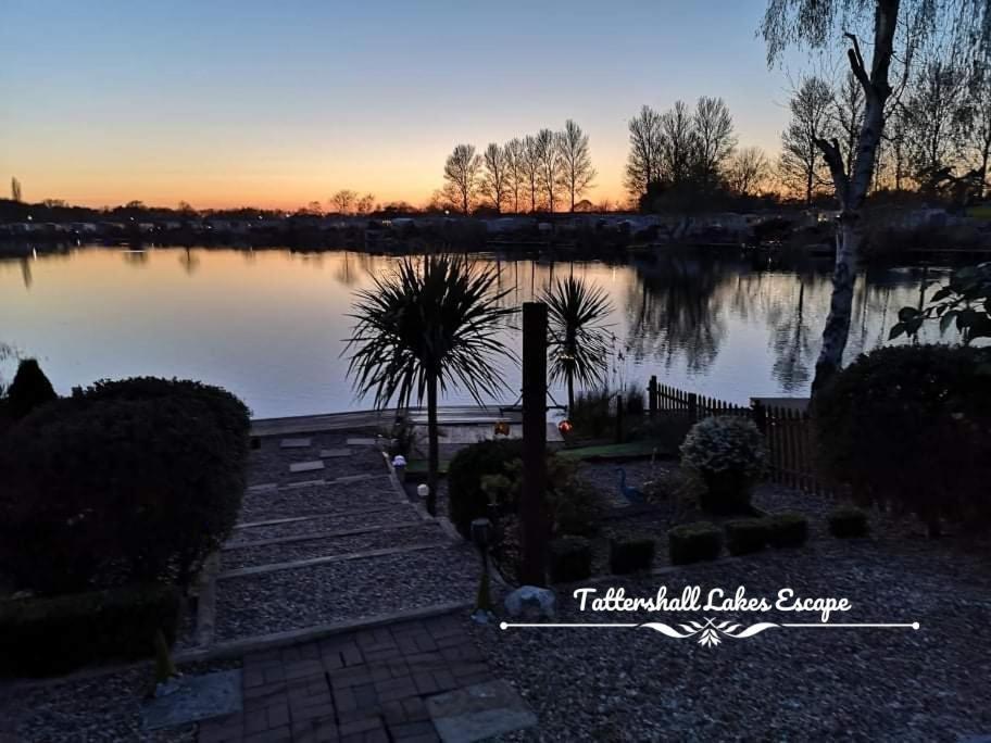 Meridian Tattershall Lakes Escape - Lakeside Lodge Caravan With A Fishing Peg Luxury Hot Tub Luaran gambar