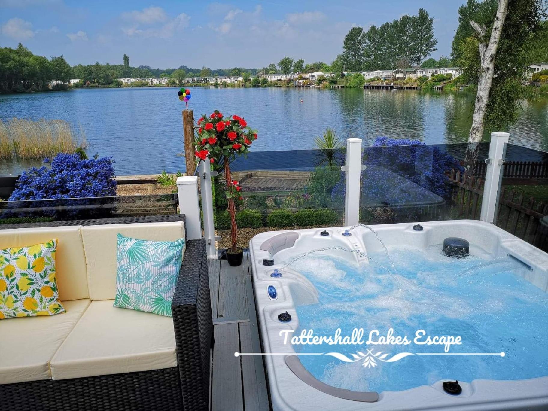 Meridian Tattershall Lakes Escape - Lakeside Lodge Caravan With A Fishing Peg Luxury Hot Tub Luaran gambar